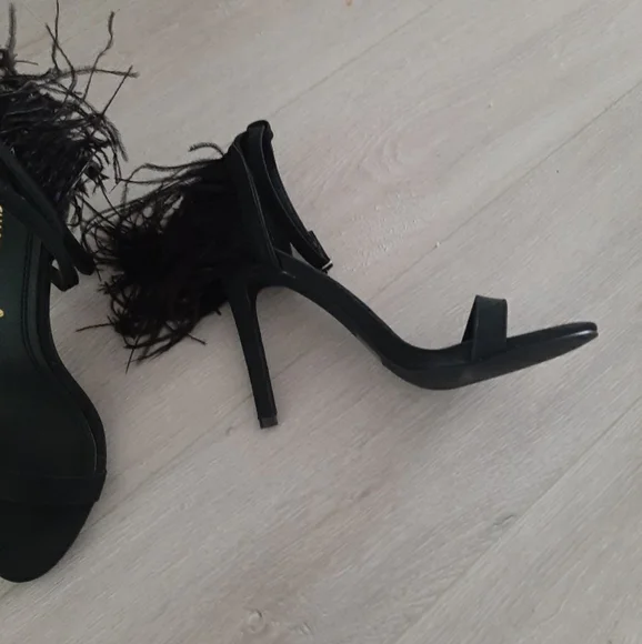 Sandals - Picture 3 of 3